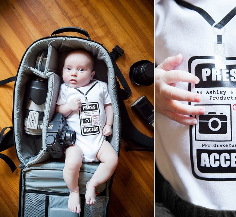 Los fotógrafos toman fotos de sus pequeños hijos en bolsas de fotos Los fotógrafos toman fotos de sus pequeños hijos en bolsas de fotos