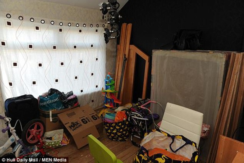 Los inquilinos huyeron de la casa alquilada, dejando tierra, deudas y un perro infeliz