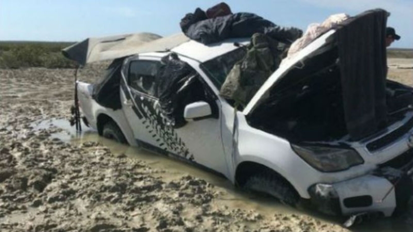Los pescadores pasaron cinco días en el techo de un automóvil, huyendo de los cocodrilos Los pescadores pasaron cinco días en el techo de un automóvil, huyendo de los cocodrilos