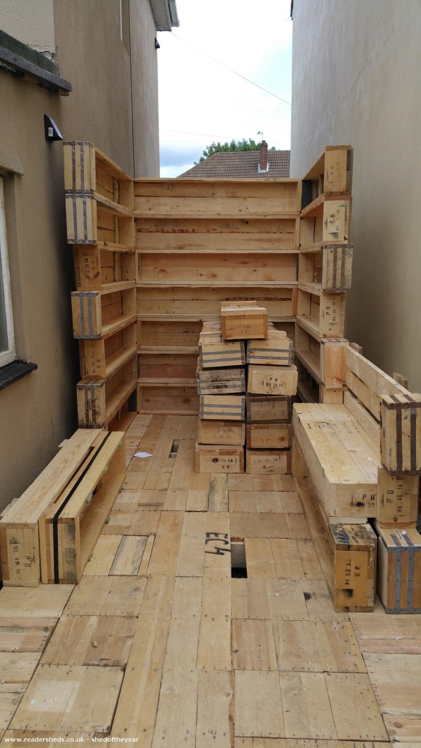 Los vecinos construyeron su propio pub en el estrecho espacio entre las casas