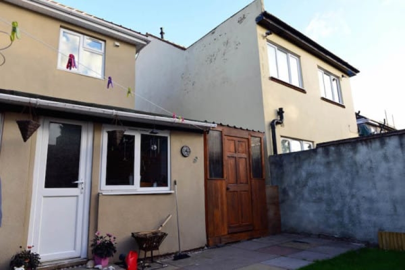 Los vecinos construyeron su propio pub en el estrecho espacio entre las casas