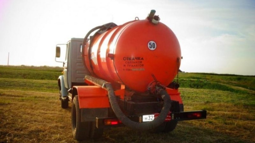 Love and G: a drunk villager stole a sewage disposal car for the third time for the sake of his beloved