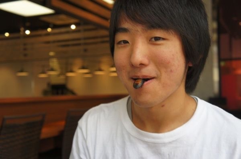 Love is evil: a Japanese man told about his affair with a female cockroach