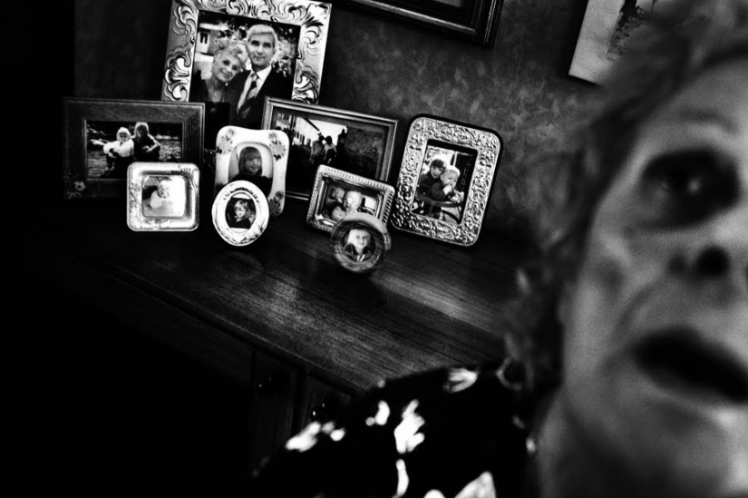 "Love is stronger than disease": a photo project about how an elderly couple struggled with Alzheimer's disease "Love is stronger than disease": a photo project about how an elderly couple struggled with Alzheimer's disease