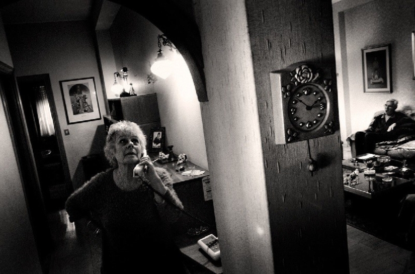 "Love is stronger than disease": a photo project about how an elderly couple struggled with Alzheimer's disease "Love is stronger than disease": a photo project about how an elderly couple struggled with Alzheimer's disease