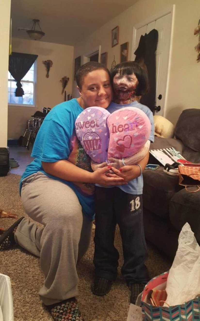 Love to Death: A 21-year-old woman who married a zombie boasts of a happy family life