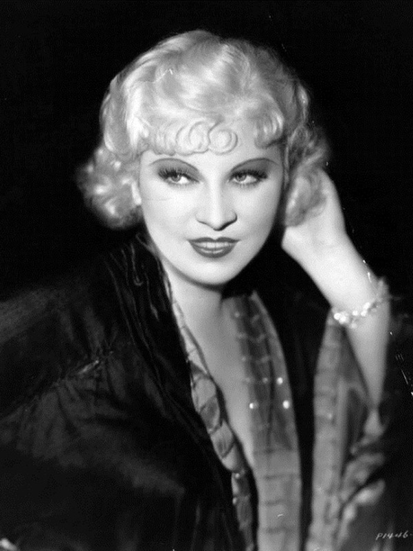 Mae West es una actriz escandalosa que se convirtió en el primer símbolo sexual de Estados Unidos