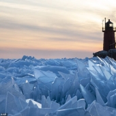 Magia de hielo: el lago Michigan cubierto de "escamas de dragón"