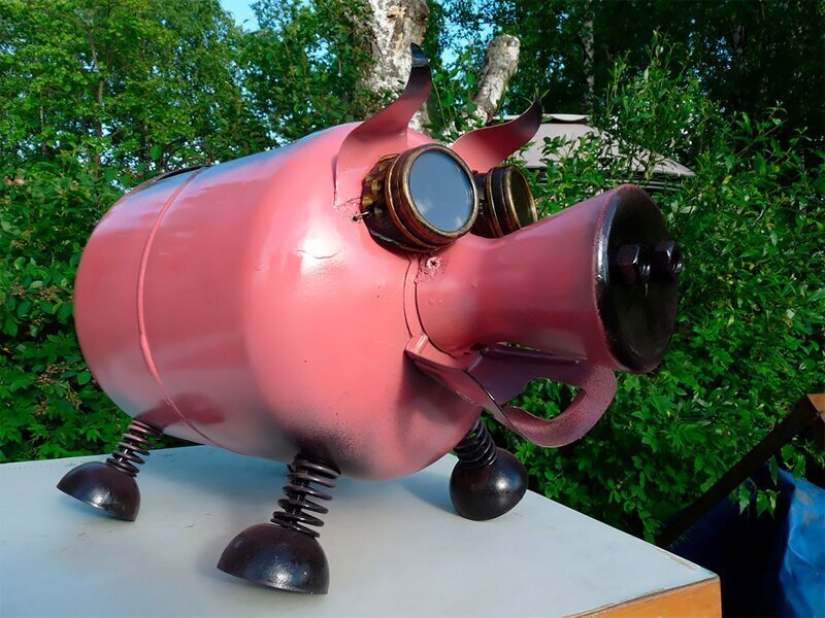 Magic house in Sergievo: dacha on wheels and steampunk museum