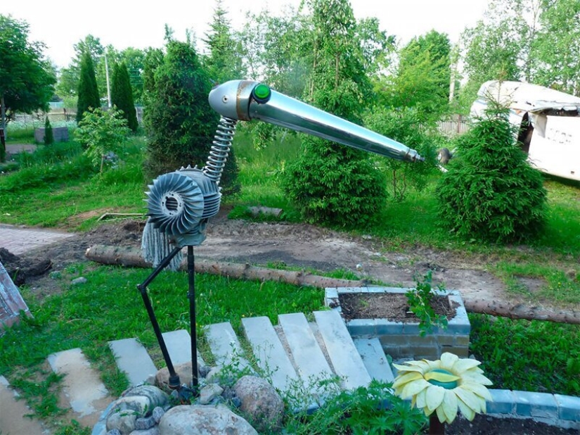 Magic house in Sergievo: dacha on wheels and steampunk museum