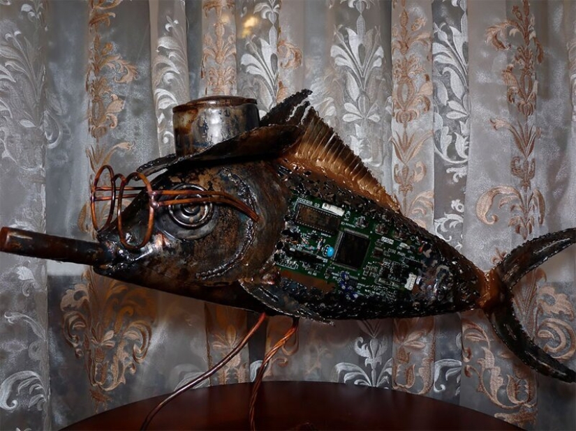 Magic house in Sergievo: dacha on wheels and steampunk museum