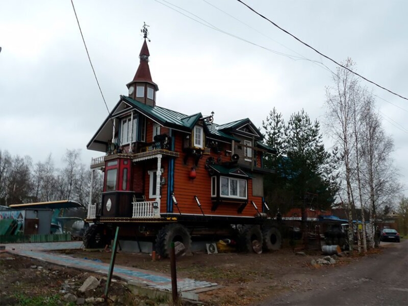 Magic house in Sergievo: dacha on wheels and steampunk museum