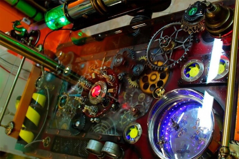 Magic house in Sergievo: dacha on wheels and steampunk museum