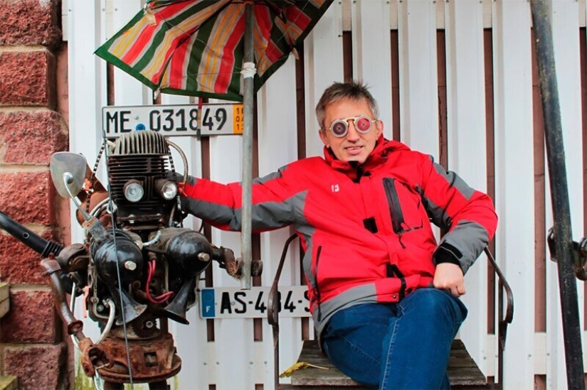 Magic house in Sergievo: dacha on wheels and steampunk museum