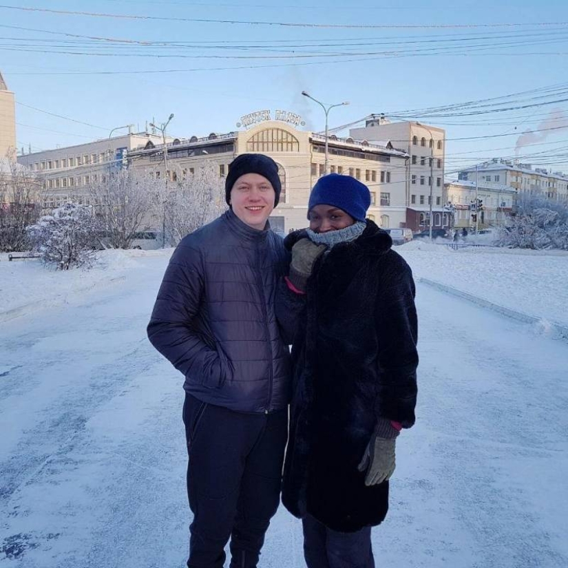 Malvaviscos en chocolate, o Cómo un fotógrafo Yakuto se casó con una belleza africana Malvaviscos en chocolate, o Cómo un fotógrafo Yakuto se casó con una belleza africana