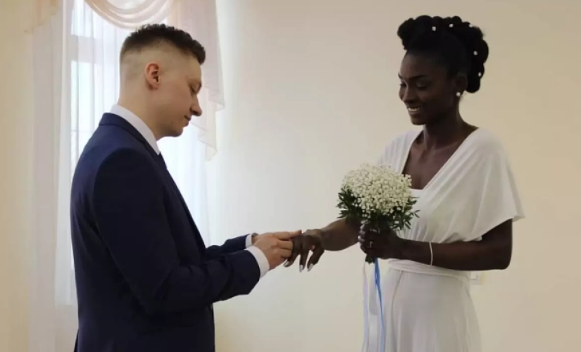 Malvaviscos en chocolate, o Cómo un fotógrafo Yakuto se casó con una belleza africana Malvaviscos en chocolate, o Cómo un fotógrafo Yakuto se casó con una belleza africana