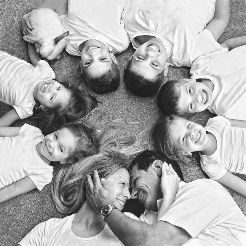 Mamá toma fotos de sus hijas trillizas mientras crecen, y es adorable