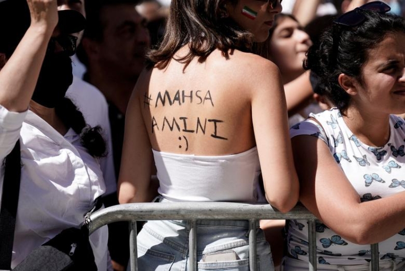 Manifestantes se concentran en todo el mundo por la muerte de Mahsa Amini Manifestantes se concentran en todo el mundo por la muerte de Mahsa Amini