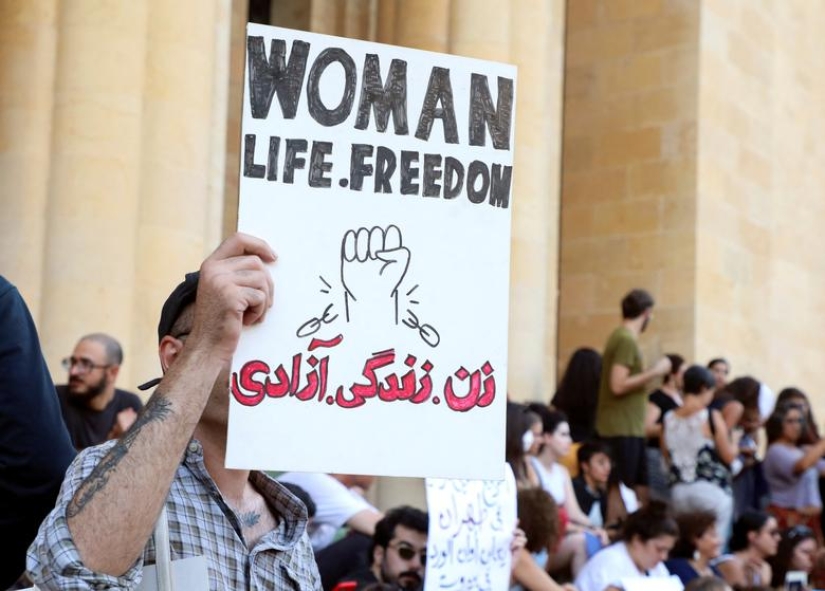 Manifestantes se concentran en todo el mundo por la muerte de Mahsa Amini Manifestantes se concentran en todo el mundo por la muerte de Mahsa Amini