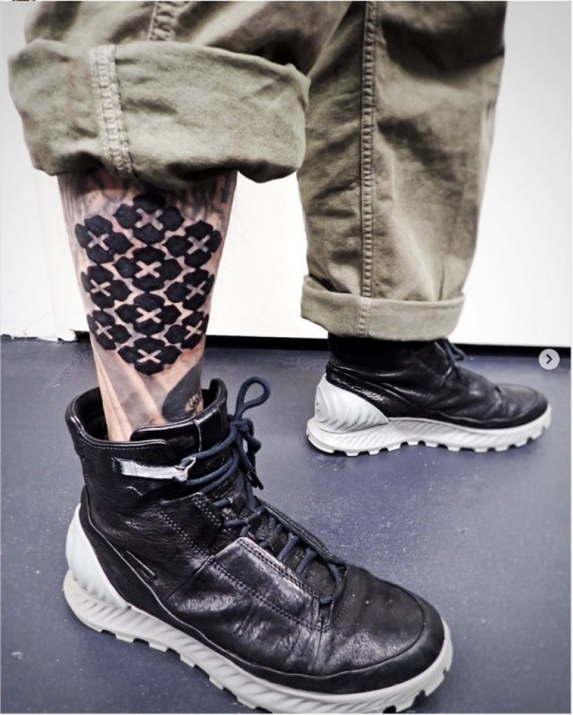 Manzana del manzano: Una japonesa de 10 años se hace un tatuaje, siguiendo los pasos de su padre