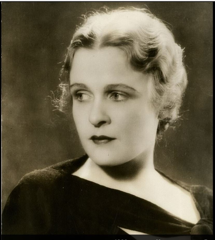 Marble in a bra and gold on a wig: how famous beauties of the past preened