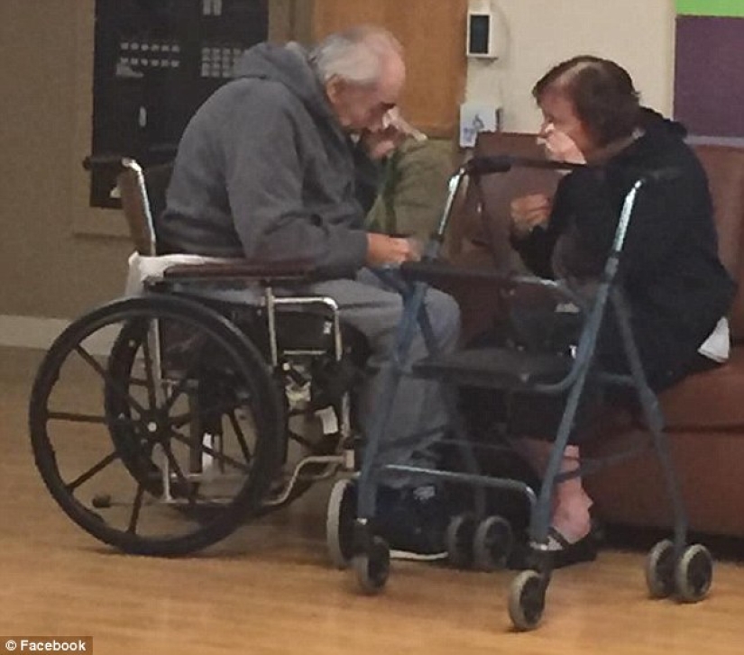 Married 62 years old couple says goodbye to each other because they can't settle together