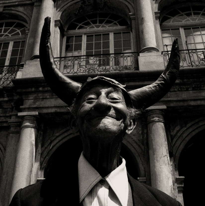 "Me fascina el misterio que esconden los rostros": los expresivos retratos de Billy Plummer