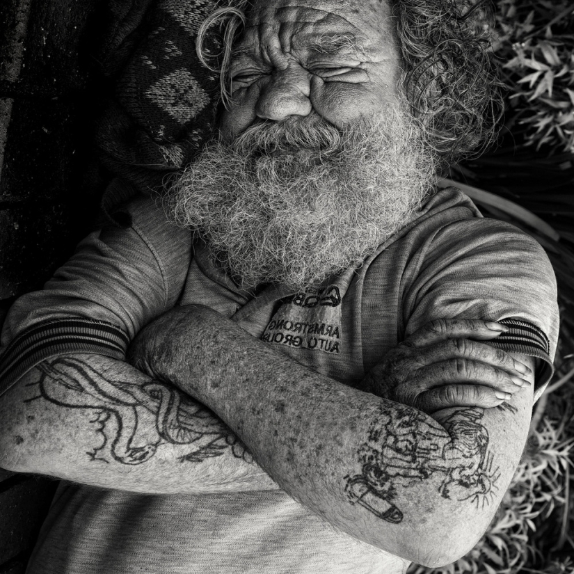 "Me fascina el misterio que esconden los rostros": los expresivos retratos de Billy Plummer