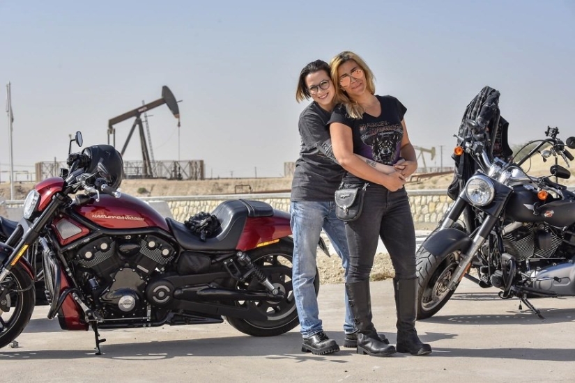 Middle Eastern women on bikes in the project of French photojournalist Gilles Bader