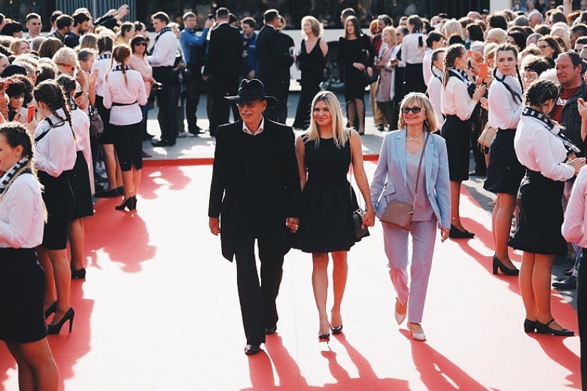 Mil diablos! La nieta de 20 años de Mikhail Boyarsky golpeó con sus formas Mil diablos! La nieta de 20 años de Mikhail Boyarsky golpeó con sus formas