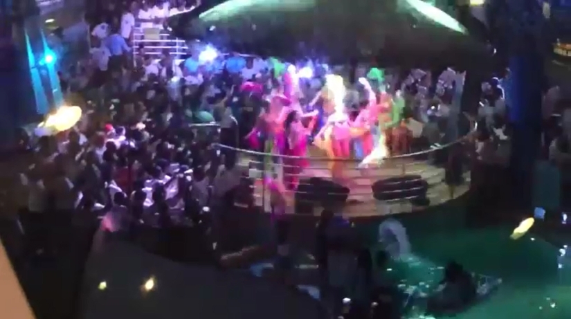 Mil indios danzantes arruinaron un crucero para vacacionistas