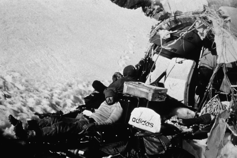 Miracle in the Andes: How the dead saved the living Miracle in the Andes: How the dead saved the living