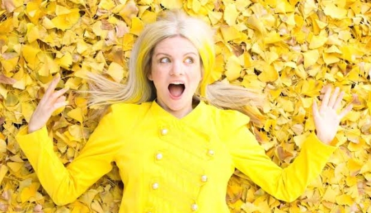 Miss Sunshine: 35-year-old American woman surrounded herself with yellow