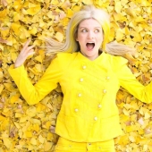 Miss Sunshine: mujer estadounidense de 35 años se rodeó de amarillo