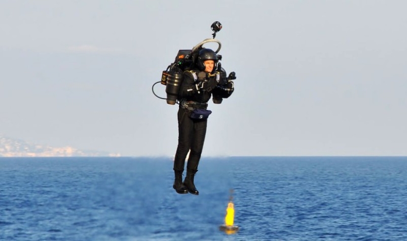 Mochila propulsora, bota derecha y hermano: lo que olvidaron los pasajeros en un taxi en 2017