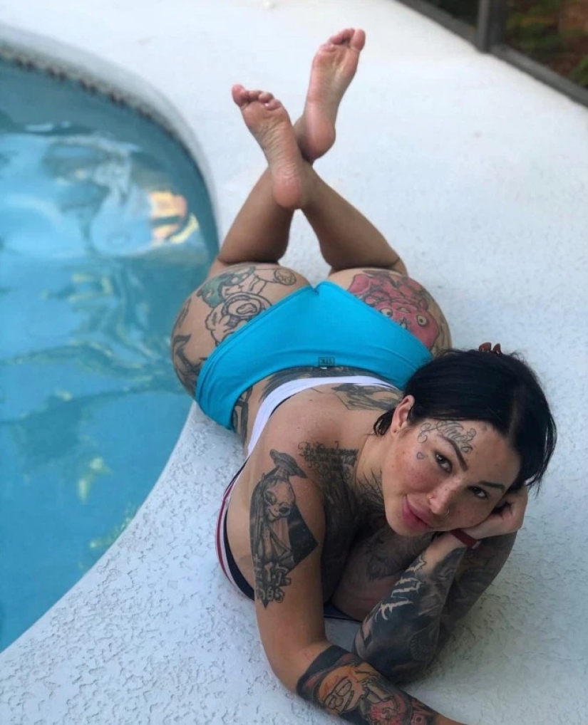 Modelo fetichista casi muere durante una cirugía plástica en su vagina