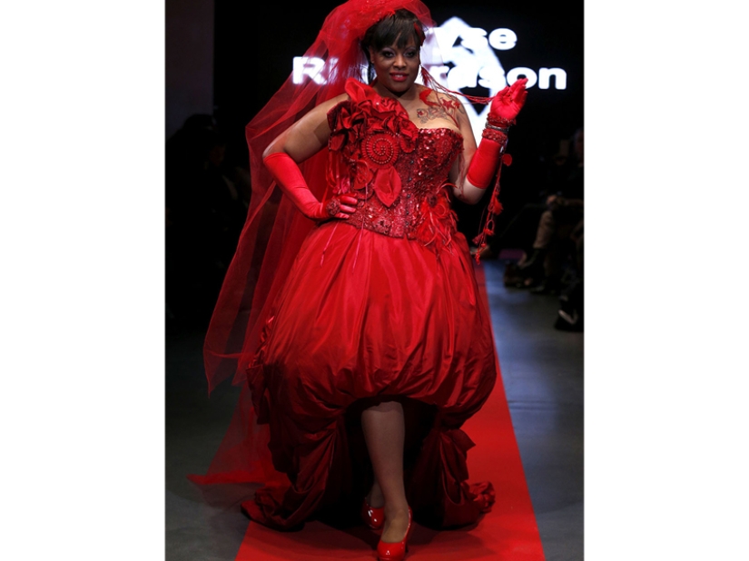 Models weighing from 100 kg. on the catwalks of Paris