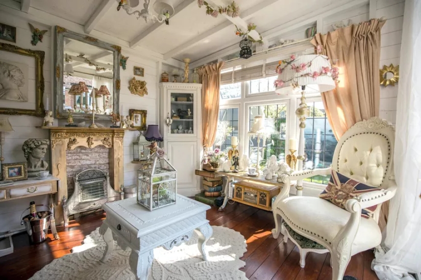 Mom made a micro-mansion out of an old barn to hide in it from her husband and children Mom made a micro-mansion out of an old barn to hide in it from her husband and children
