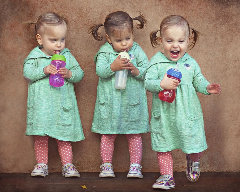 Mom takes pictures of her triplet daughters growing up, and it's adorable