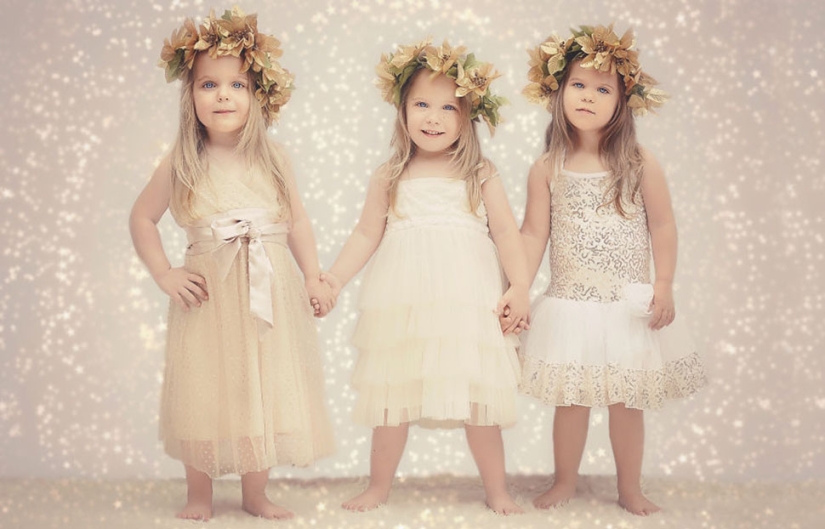 Mom takes pictures of her triplet daughters growing up, and it's adorable
