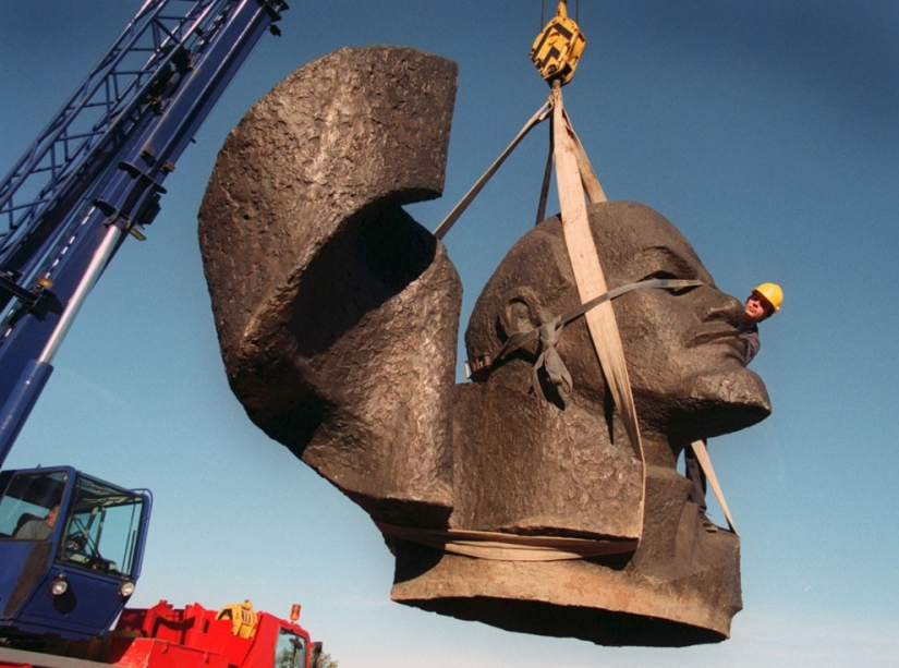 Monumentos a Vladimir Lenin en todo el mundo
