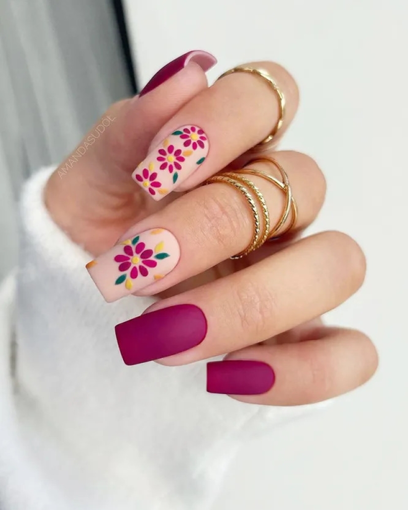 Mood "autumn": 10 beautiful examples of manicure with floral prints - with leaves, berries and flowers Mood "autumn": 10 beautiful examples of manicure with floral prints - with leaves, berries and flowers