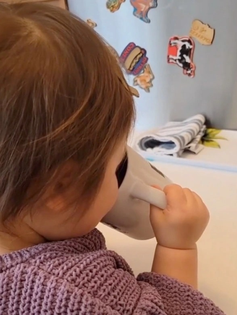 Mother allows 1.5-year-old daughter to cook food and puts it in a Tick-Tok