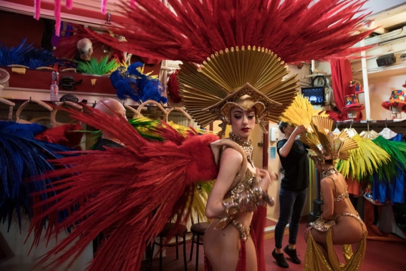 Moulin Rouge turns 130 years old: 20 photos behind the scenes of the iconic Paris cabaret Moulin Rouge turns 130 years old: 20 photos behind the scenes of the iconic Paris cabaret