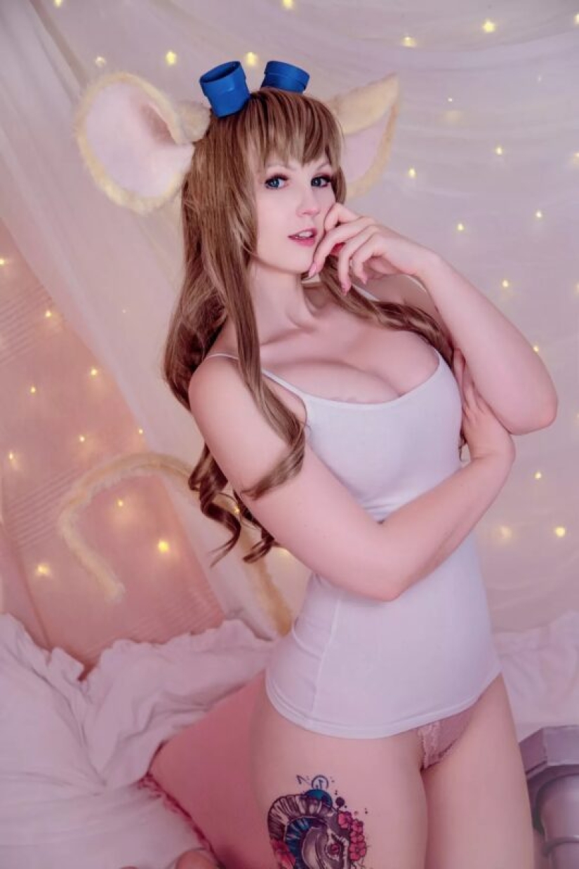 Mouse, bunny, kitty: sexy cosplayer and model Nana Kuronoma