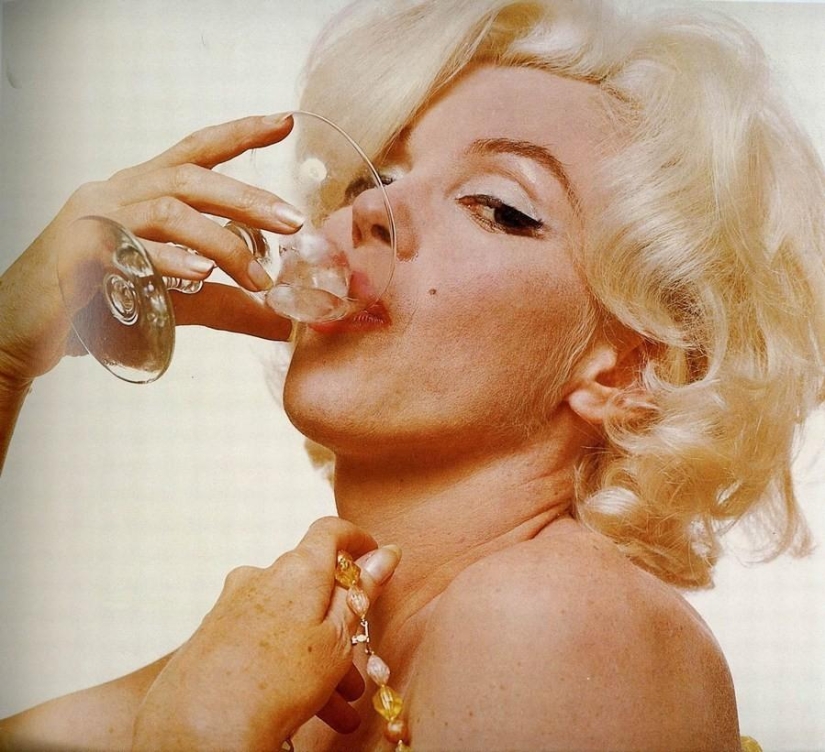 Mármol en sujetador y oro en peluca: cómo se acicalaron las famosas bellezas del pasado