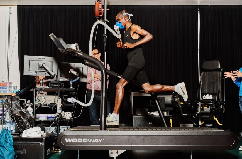 Más allá de las capacidades humanas: cómo un keniano estableció un récord mundial al correr 42 km en 2 horas