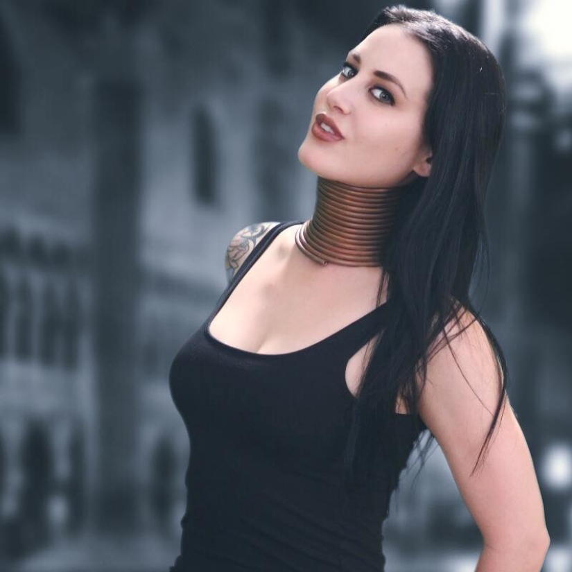 "Mujer jirafa" : una mujer estadounidense estiró su cuello durante 5 años para volverse como una jirafa "Mujer jirafa" : una mujer estadounidense estiró su cuello durante 5 años para volverse como una jirafa