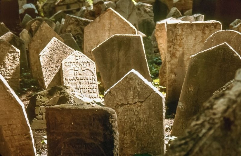 Multilayered Jewish Cemetery in Prague