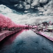 Mundo de cuento de hadas en luz infrarroja